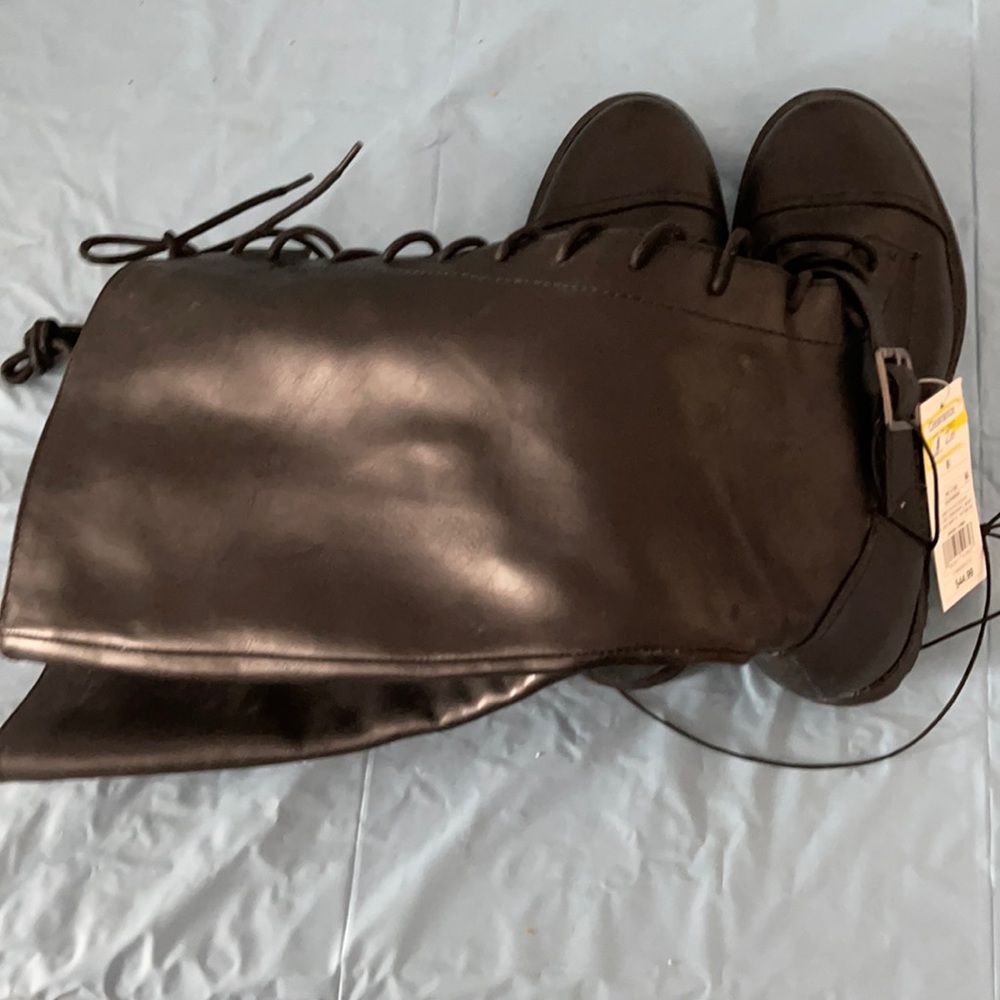 Black lady boot size 8/12